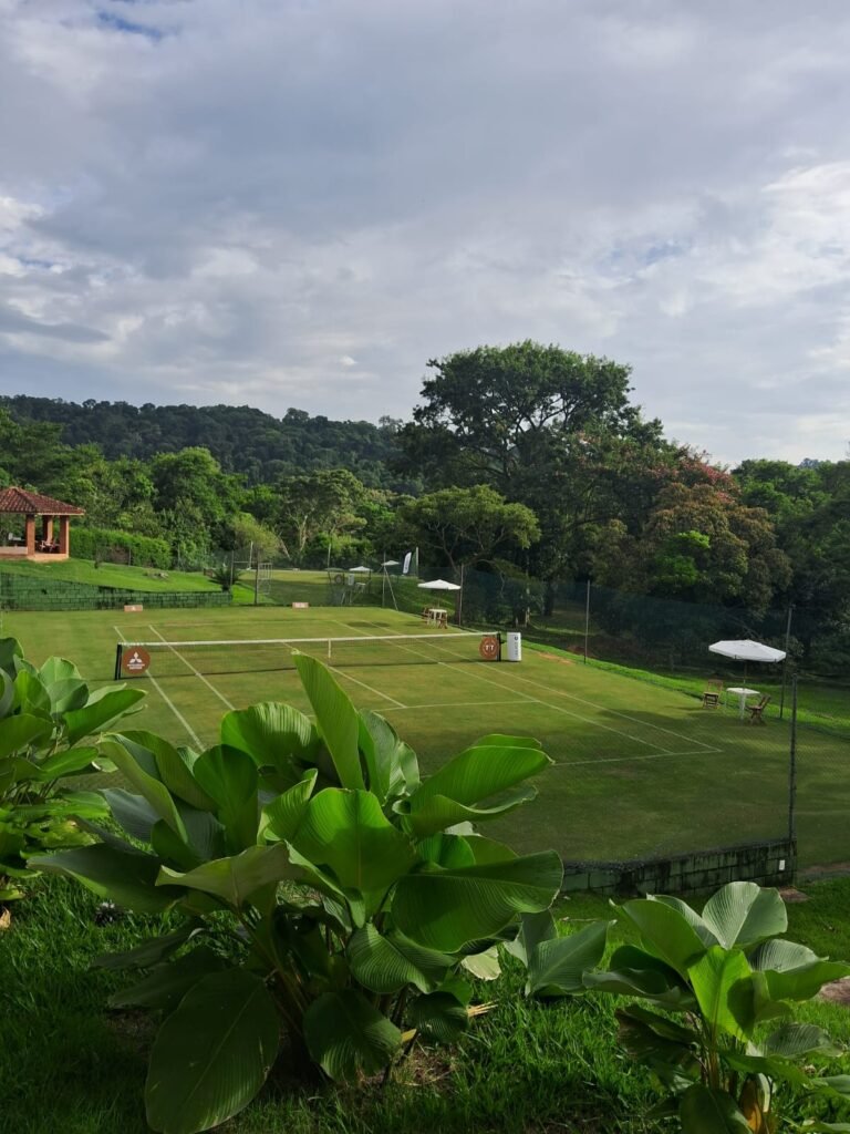 Quadra LEBA tênis na grama que surpreende até os tenistas mais experientes