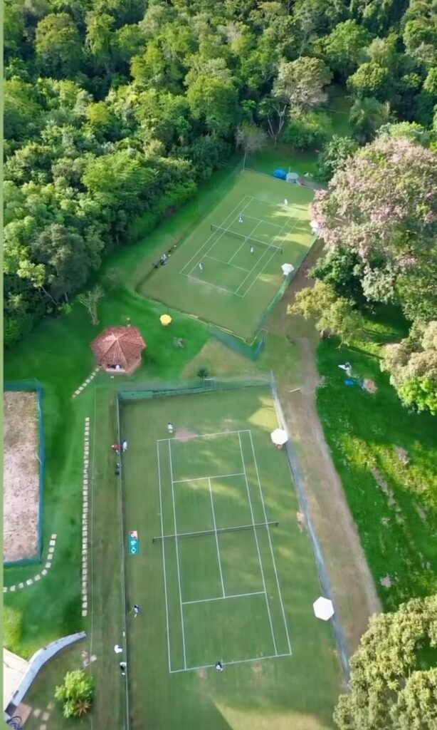 “Aqui na LEBA tênis na grama, cada ponto acontece em um cenário que não existe em nenhum outro lugar.”