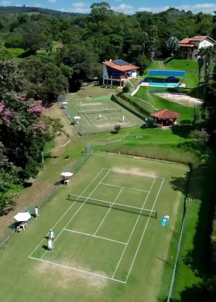 Na grama… o jogo é outro.