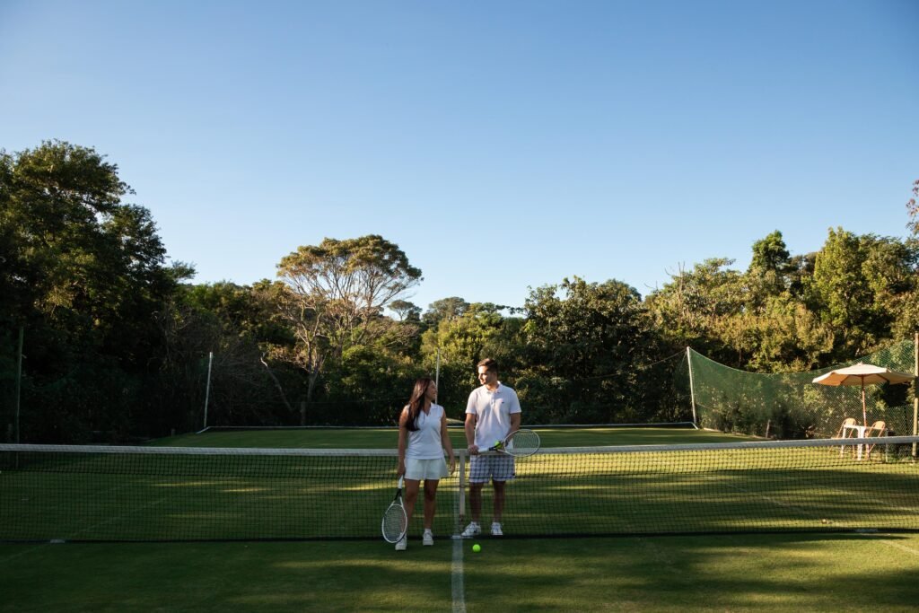 Exclusividade na quadra de grama: um momento a dois onde o jogo é somente de vocês.